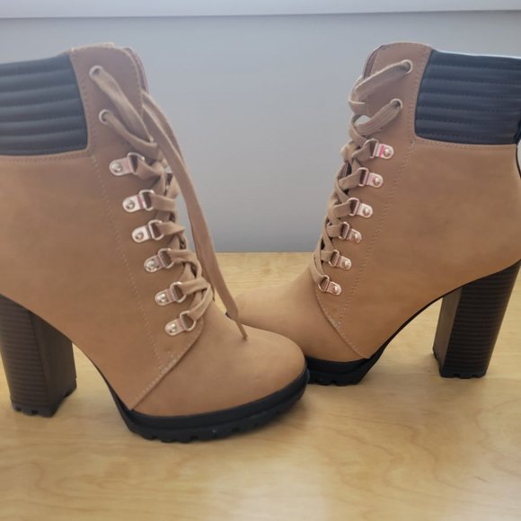 NWOT Platform Work Boot - Picture 3 of 5